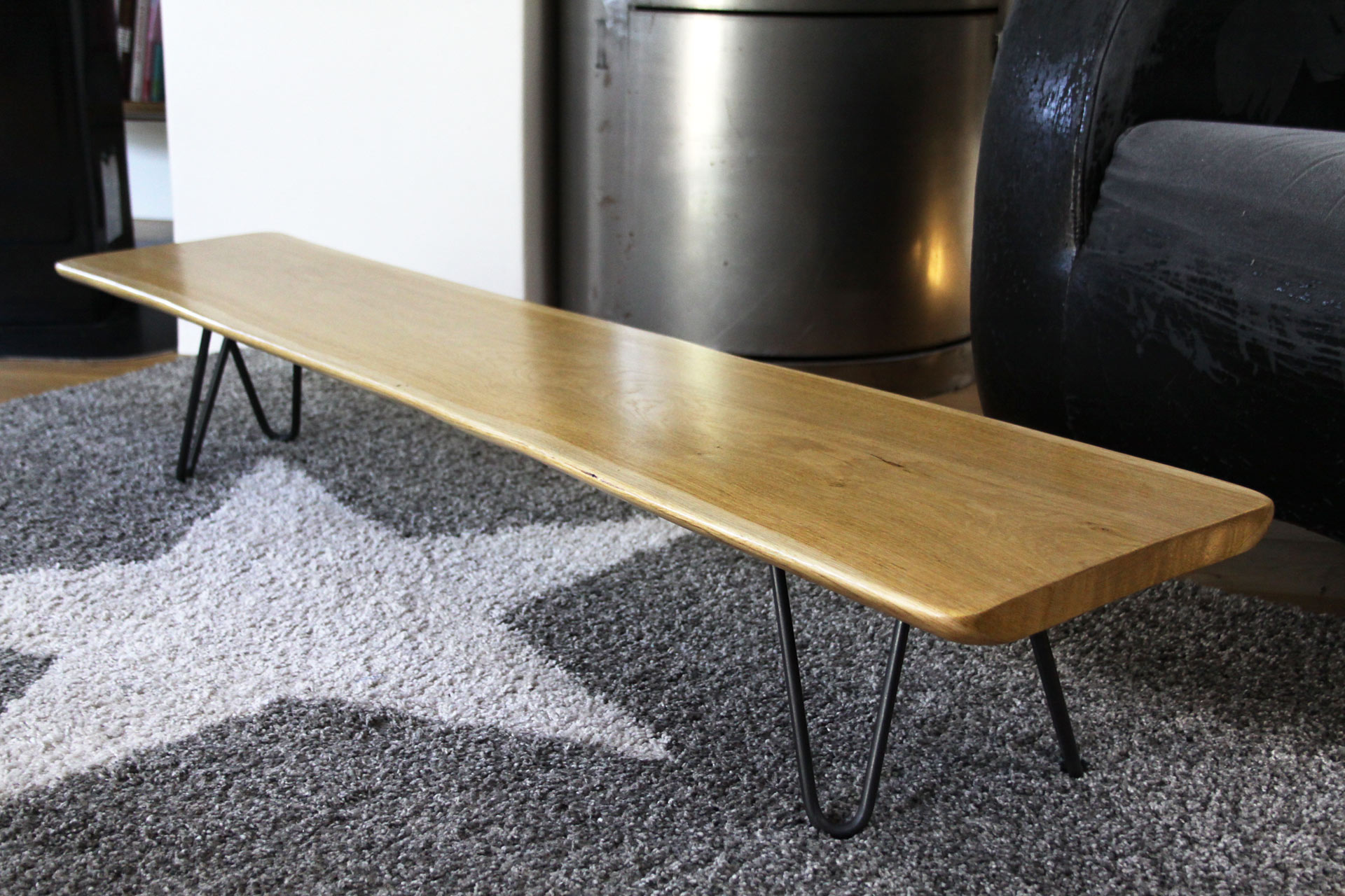 Wohnzimmertisch_Naturkante_Holz