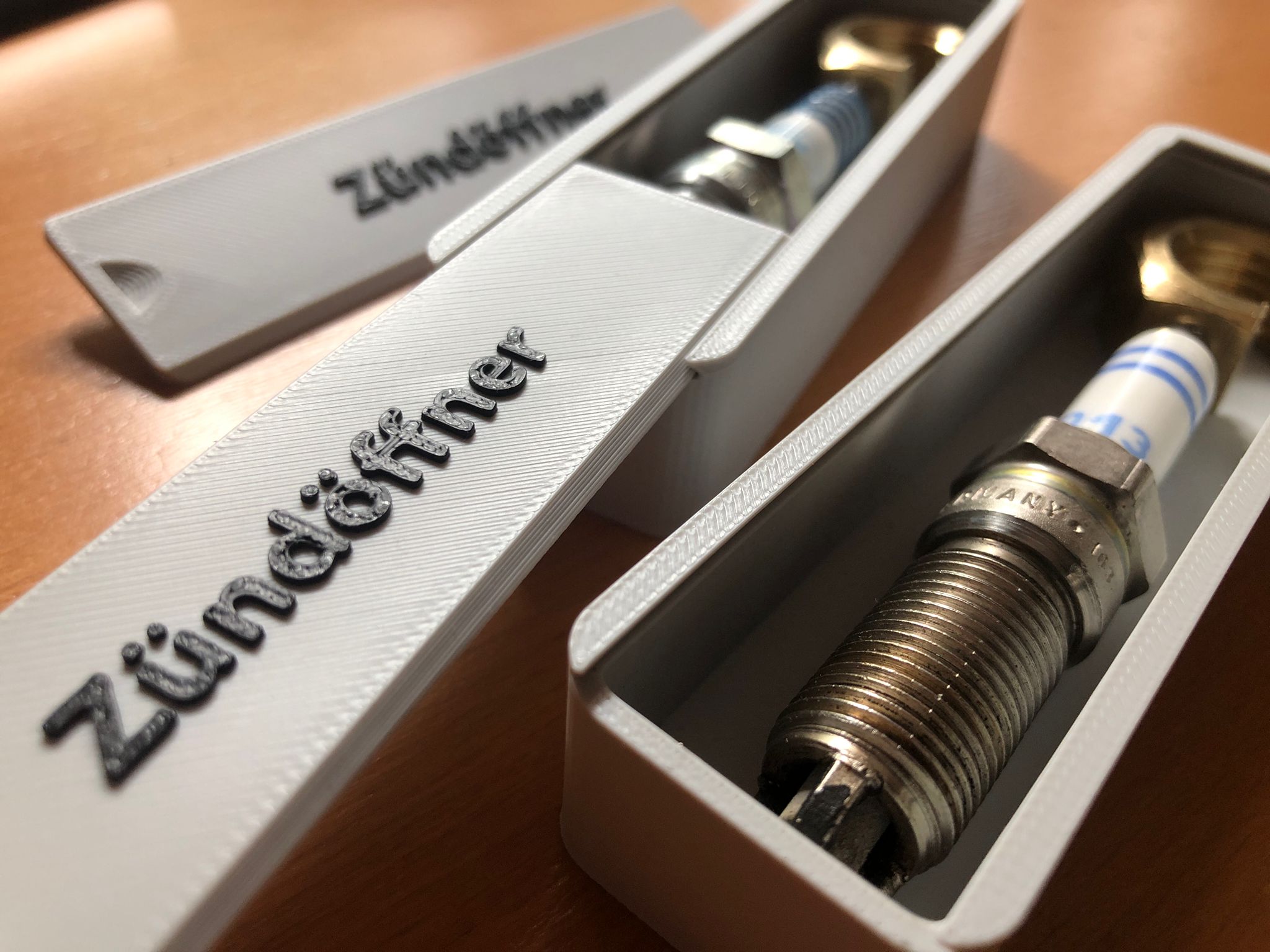 Box mit Zündöffner Flaschenöffner