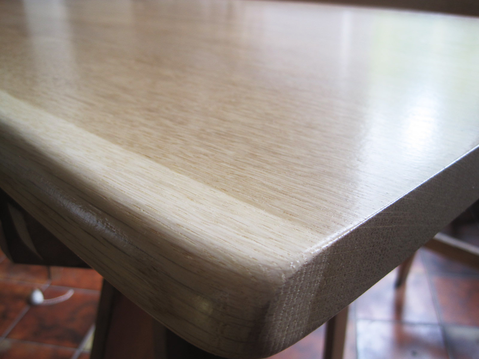 Tischplatte Eiche ohne Äste mit Naturkante, Baumkante, lackiert